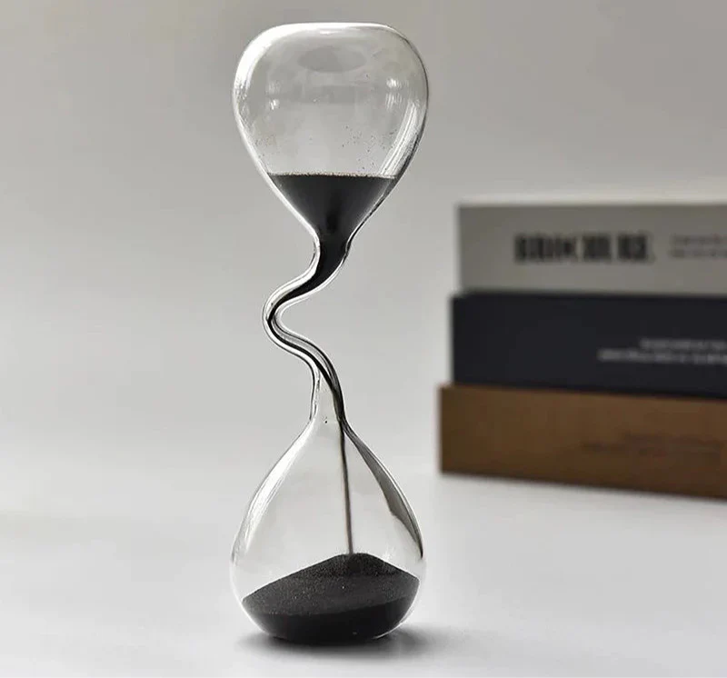 Ampulheta Curva de Vidro com Areia Preta